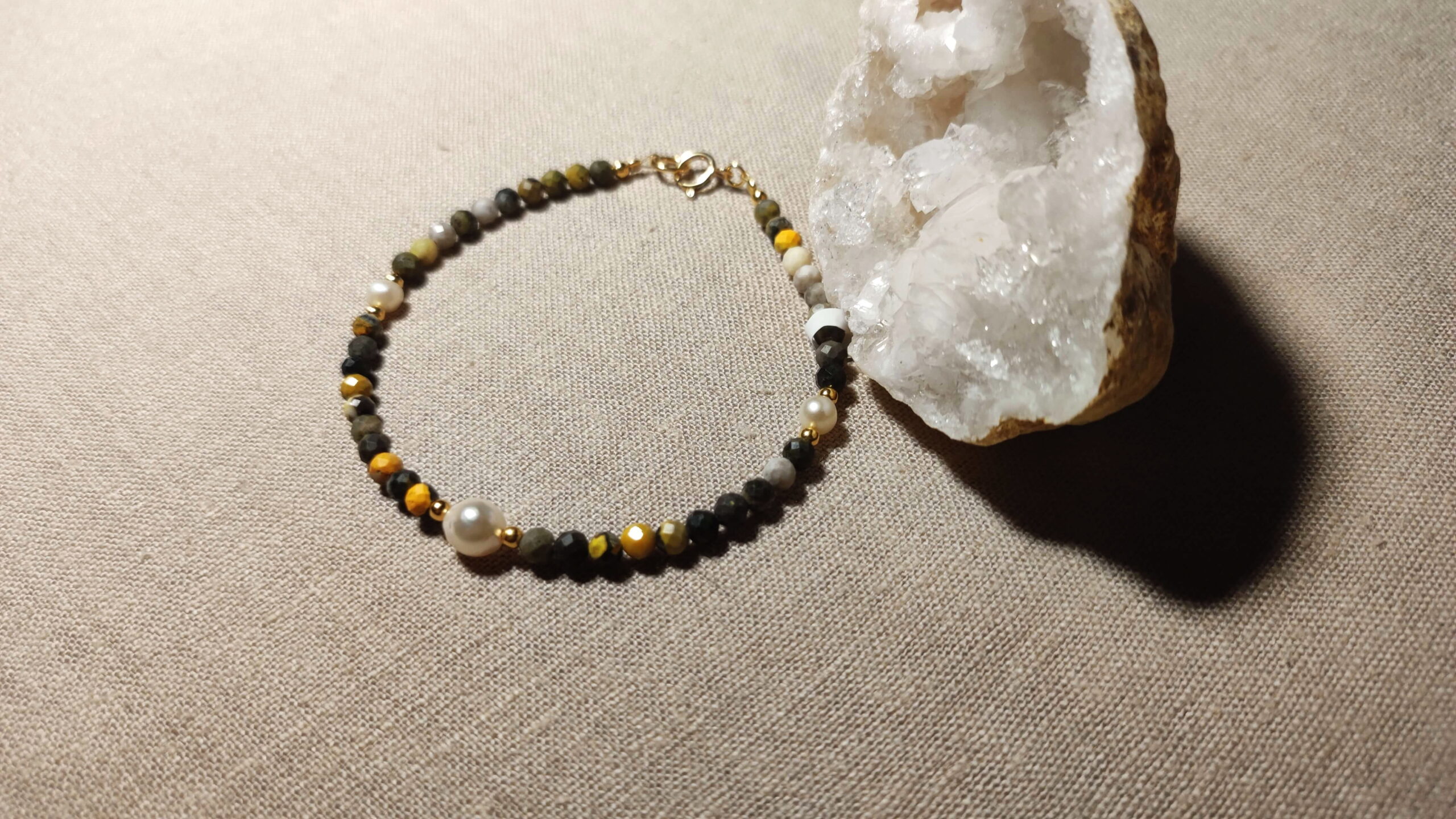 Bransoletka z japisem trzmielim i perłą morską - Image 9