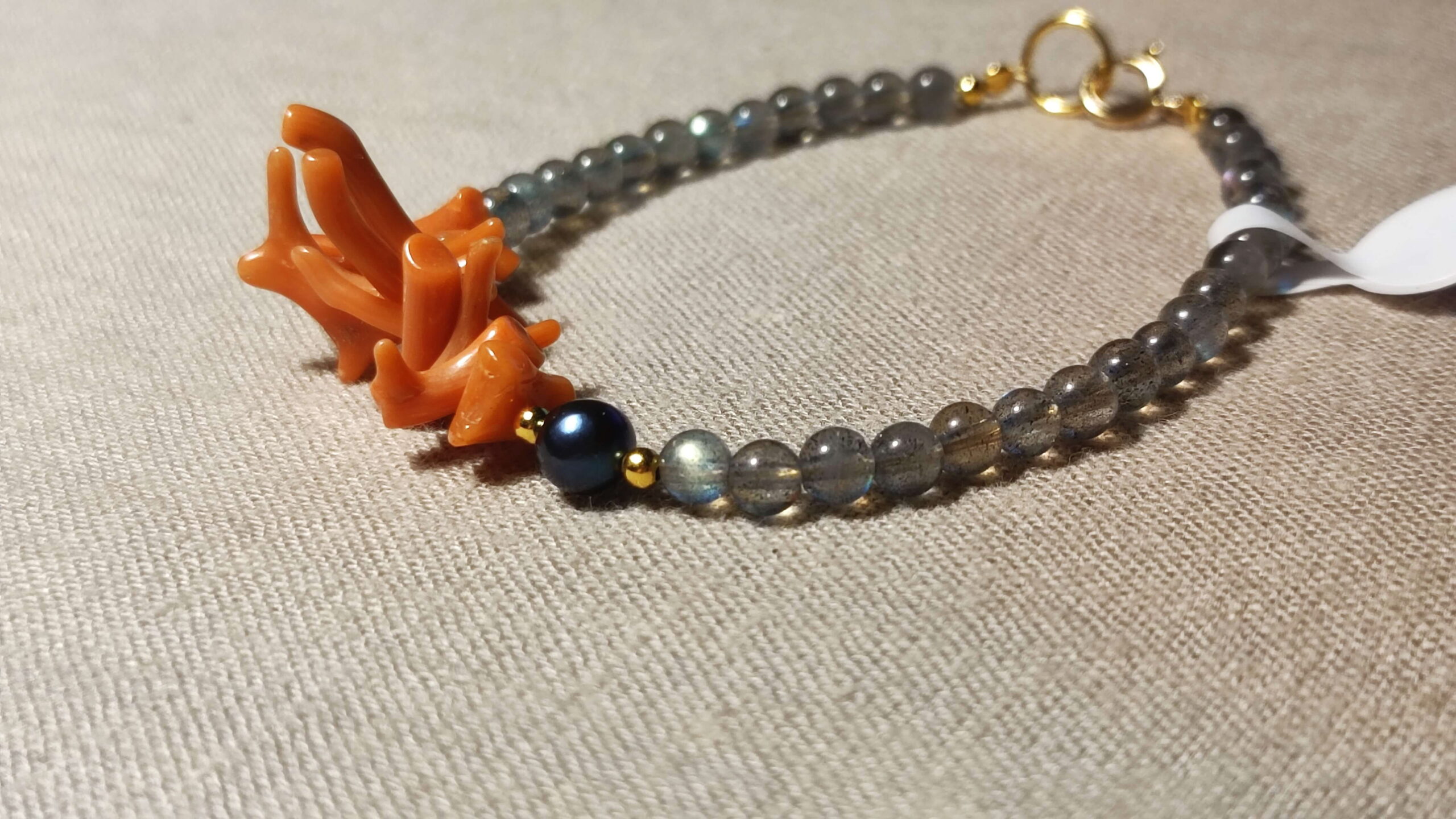 Bransoletka z labradorytem, koralem szlachetnym i granatową perłą słodkowodną - Image 4