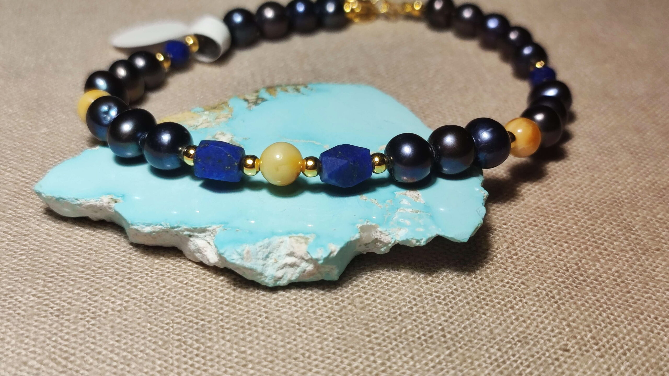 naturalna perła słodkowodna granatowa niebieska bursztyn lapis lazuli bransoletka